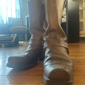 Fry harness boots 9m leather in good shape.